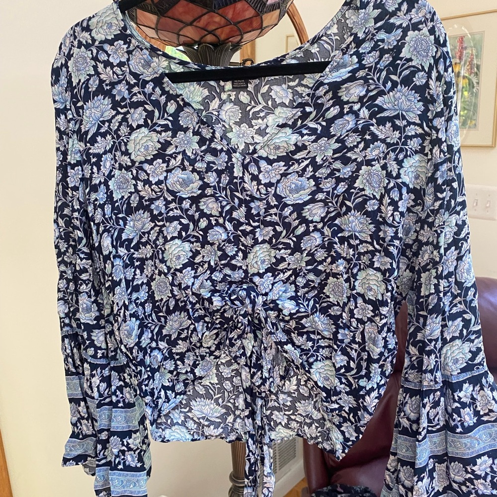 American Eagle Printed Long Sleeve Cropped Blouse